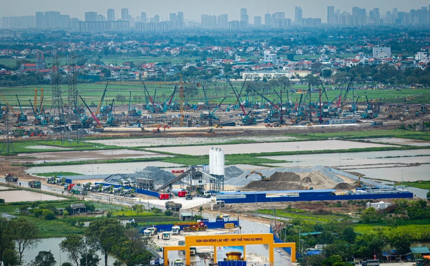 Siêu sân vận động lớn nhất thế giới tại Việt Nam khiến thế giới xôn xao: Công trường tấp nập, hoàn thiện sau 2 năm nữa- Ảnh 1.