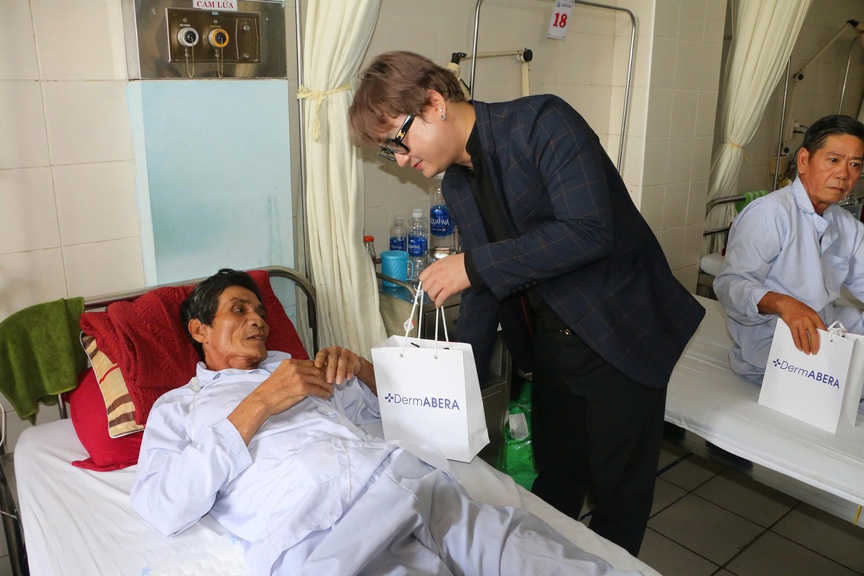 Hỗ trợ cho hàng trăm bệnh nhân khó khăn đang điều trị tại Bệnh viện Trung ương Huế- Ảnh 3.