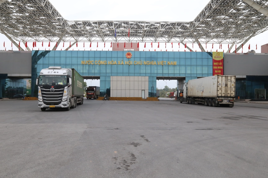 Kim ngạch xuất nhập khẩu qua cửa khẩu Móng Cái (Quảng Ninh) đạt 1,2 tỷ USD- Ảnh 1.