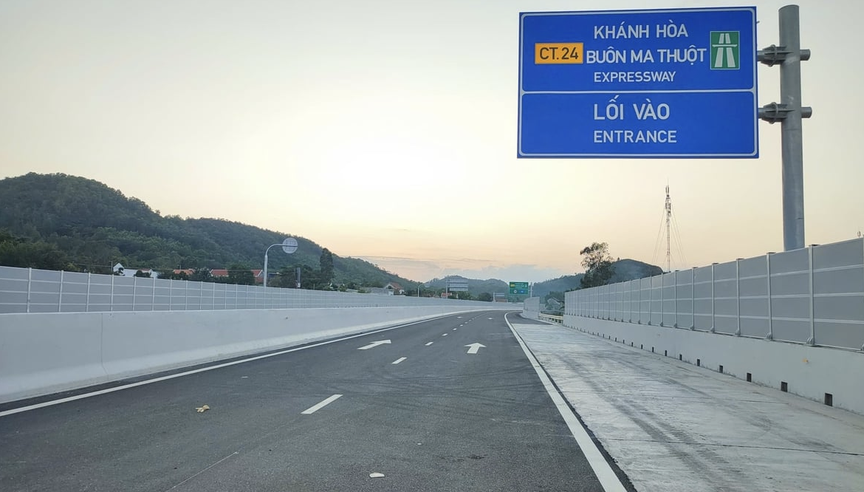 Chỉ hơn 1 tháng nữa, chính thức thông tuyến cao tốc ‘rừng - biển’ đầu tiên của Việt Nam- Ảnh 1. Chỉ hơn 1 tháng nữa, chính thức thông tuyến cao tốc ‘rừng - biển’ đầu tiên của Việt Nam- Ảnh 1.