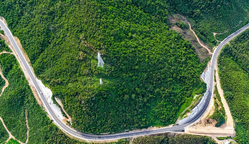 Nỗ lực gỡ khó cho tuyến cao tốc gần 44.000 tỷ băng qua con đèo hiểm trở, chạy dọc tỉnh lớn thứ 2 Việt Nam- Ảnh 2.