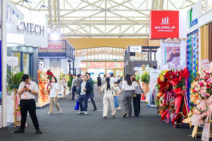 Toàn cảnh triển lãm Vietbuild Hà Nội 2026 quy tụ 2.500 gian hàng ngành xây dựng- Ảnh 2. Toàn cảnh triển lãm Vietbuild Hà Nội 2026 quy tụ 2.500 gian hàng ngành xây dựng- Ảnh 2.