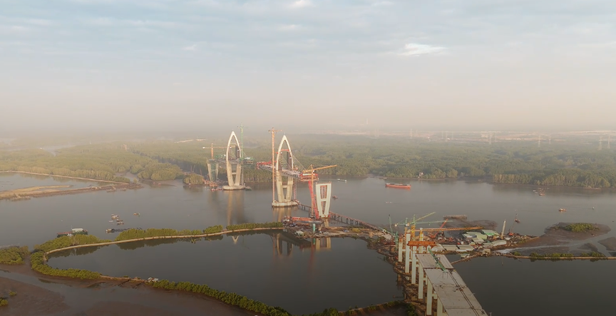 Cây cầu có nhịp chính dài nhất Đông Nam Á, kết nối 2 tỉnh thành giàu nhất Việt Nam: Thi công vượt tiến độ, 4 tháng nữa hợp long- Ảnh 2.