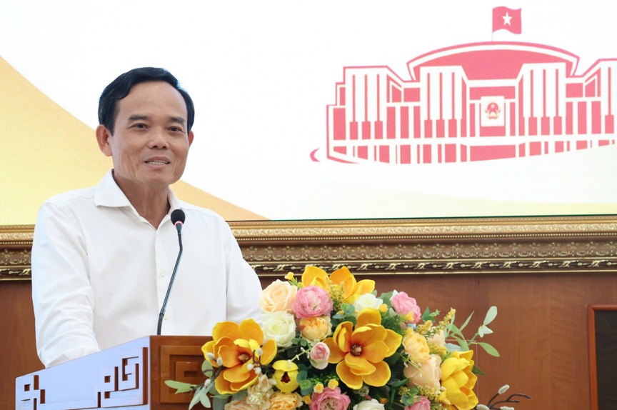 Ông Trần Lưu Quang - Ủy viên Bộ Chính trị, Bí thư Thành ủy TP. HCM tại buổi tiếp xúc cử tri. Nguồn ảnh: Báo Tiền phong Ông Trần Lưu Quang - Ủy viên Bộ Chính trị, Bí thư Thành ủy TP. HCM tại buổi tiếp xúc cử tri. Nguồn ảnh: Báo Tiền phong