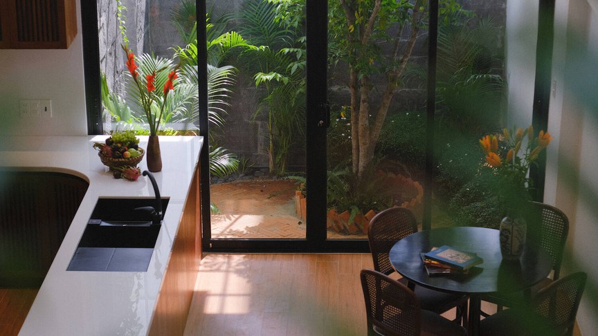 Căn biệt thự 8 tầng phong cách Tropical Modernism xanh mát giữa phố biển Nha Trang- Ảnh 5.