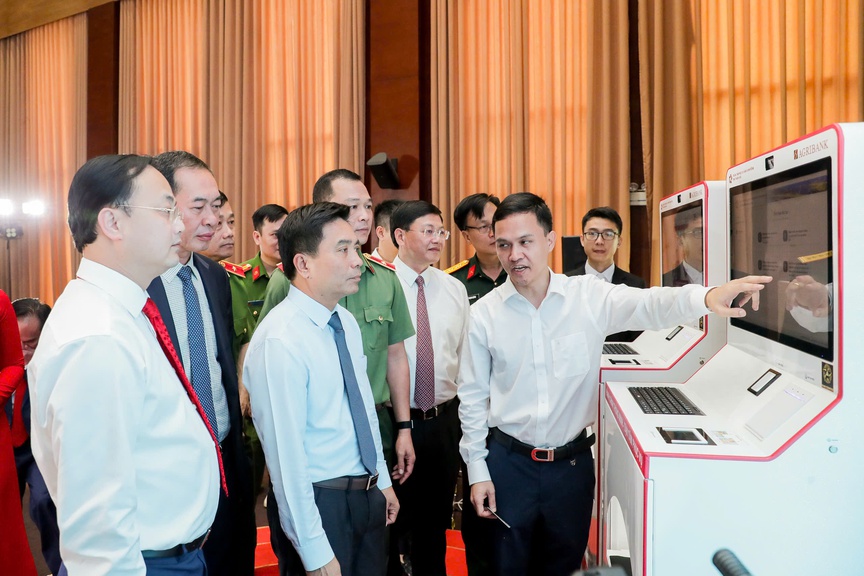 Agribank đồng hành cùng tỉnh Thanh Hoá triển khai mô hình Kiosk hành chính công thông minh - Thúc đẩy chuyển đổi số và nâng cao chất lượng phục vụ người dân- Ảnh 6.