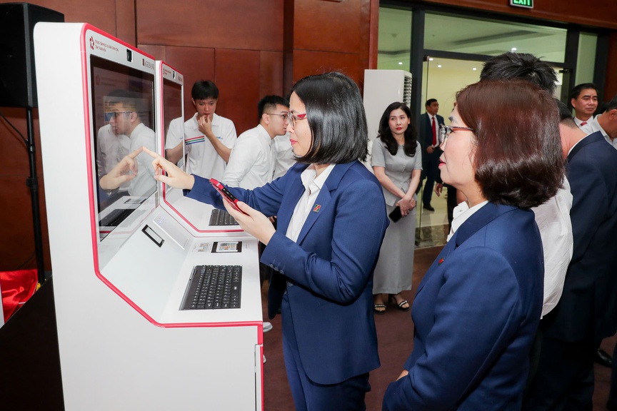 Agribank đồng hành cùng tỉnh Thanh Hoá triển khai mô hình Kiosk hành chính công thông minh - Thúc đẩy chuyển đổi số và nâng cao chất lượng phục vụ người dân- Ảnh 7.