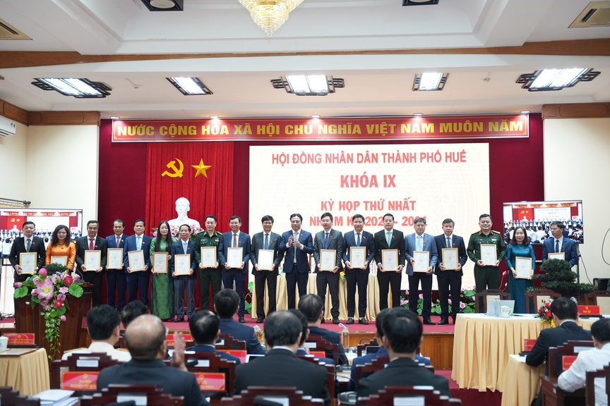 Ông Nguyễn Khắc Toàn tiếp tục giữ chức Chủ tịch UBND TP. Huế nhiệm kỳ 2026 - 2031- Ảnh 3. Ông Nguyễn Khắc Toàn tiếp tục giữ chức Chủ tịch UBND TP. Huế nhiệm kỳ 2026 - 2031- Ảnh 3.