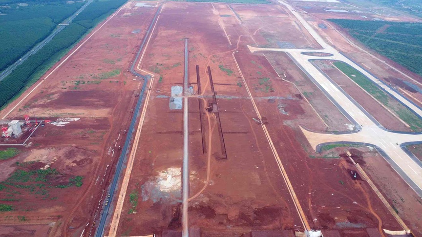 Chỉ 3 tháng nữa, hoàn thành xây dựng đường cất hạ cánh thứ 2 của siêu sân bay- Ảnh 2.