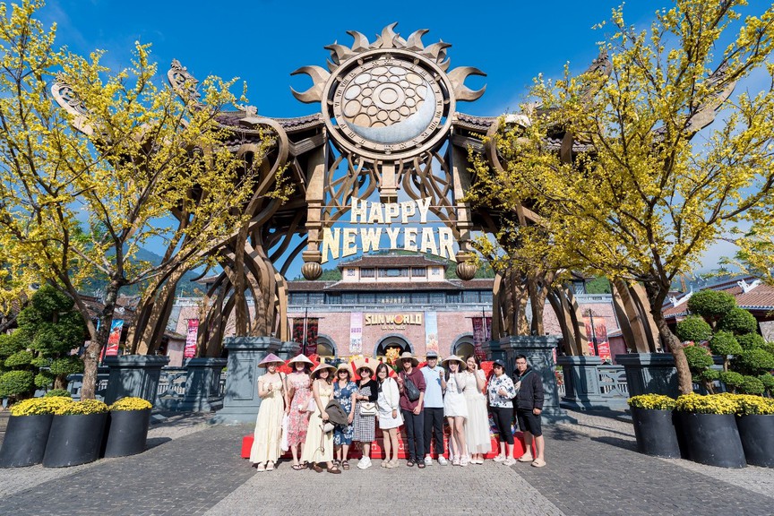 Khách miền Trung - Tây Nguyên đến Ba Na Hills tăng hơn 60%- Ảnh 1.