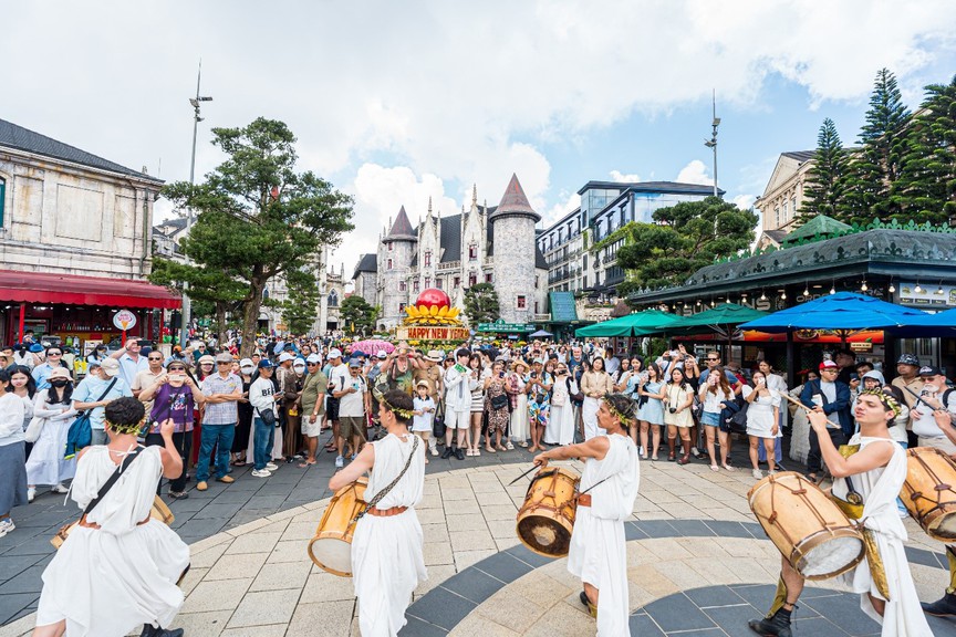 Khách miền Trung - Tây Nguyên đến Ba Na Hills tăng hơn 60%- Ảnh 6.