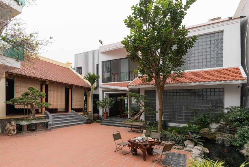 Cải tạo ngôi nhà cũ 105m2 thành tổ ấm ngập tràn ánh sáng bên nhà thờ họ- Ảnh 2.