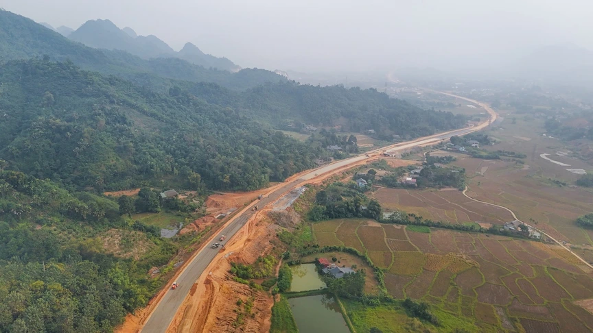 Phấn đấu đưa tuyến cao tốc hàng chục nghìn tỷ tại tỉnh là 'địa đầu Tổ quốc' về đích vào 30/4- Ảnh 2.