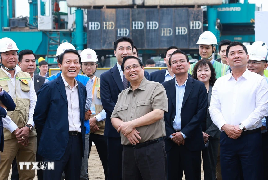 Thủ tướng kiểm tra tiến độ dự án siêu sân bay lớn nhất miền Bắc cùng hạ tầng kết nối- Ảnh 1.