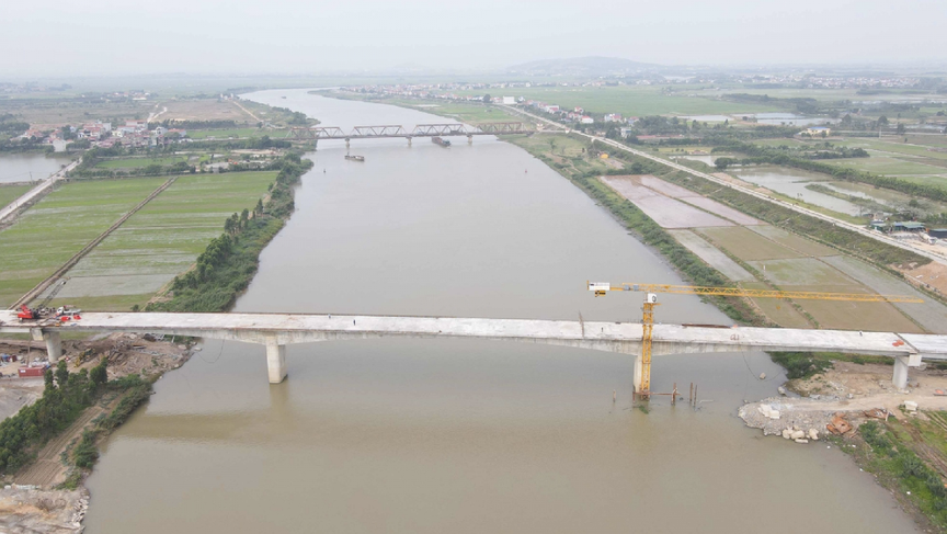 Chỉ vài tháng nữa, cây cầu thay thế cây cầu duy nhất ở Việt Nam có đường sắt chung đường bộ chính thức vận hành- Ảnh 2.