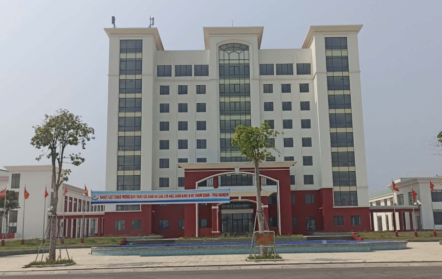 Trường đại học nghìn tỷ bỏ hoang gần 2 thập kỷ: Khánh thành 4 tháng nhưng chưa đưa vào sử dụng- Ảnh 1. Trường đại học nghìn tỷ bỏ hoang gần 2 thập kỷ: Khánh thành 4 tháng nhưng chưa đưa vào sử dụng- Ảnh 1.