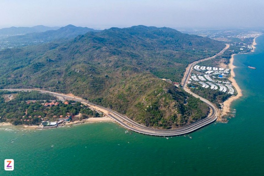 Việt Nam sắp có tuyến đường ven biển hơn 7.000 tỷ: 'Đường gân' nối đầu tàu kinh tế sôi động với tỉnh lớn nhất cả nước- Ảnh 4. Việt Nam sắp có tuyến đường ven biển hơn 7.000 tỷ: 'Đường gân' nối đầu tàu kinh tế sôi động với tỉnh lớn nhất cả nước- Ảnh 4.