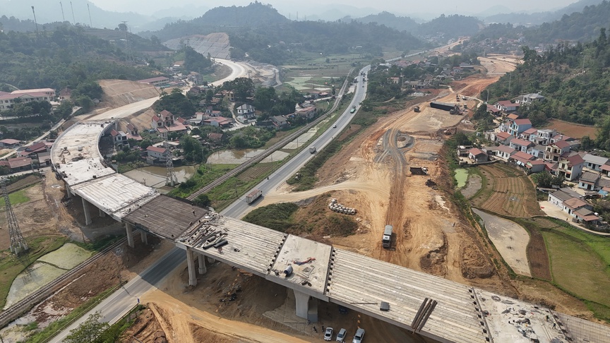 Sắp hoàn thiện cao tốc 12.000 tỷ do Tập đoàn Đèo Cả thi công, kết nối đến biên giới Việt - Trung- Ảnh 1. Sắp hoàn thiện cao tốc 12.000 tỷ do Tập đoàn Đèo Cả thi công, kết nối đến biên giới Việt - Trung- Ảnh 1.