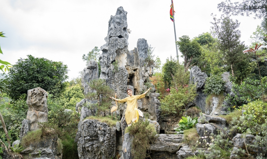 Nữ NSND trẻ nhất Việt Nam sở hữu biệt phủ 8.000m2: Hòn non bộ cao bằng nhà 2 tầng, điện thờ hướng ra dãy núi hùng vĩ- Ảnh 4. Nữ NSND trẻ nhất Việt Nam sở hữu biệt phủ 8.000m2: Hòn non bộ cao bằng nhà 2 tầng, điện thờ hướng ra dãy núi hùng vĩ- Ảnh 4.