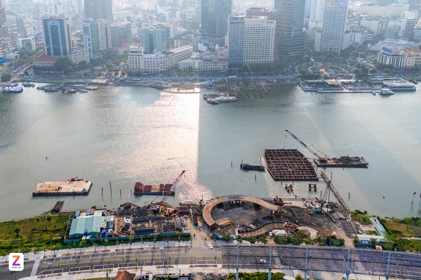 Cầu đi bộ nghìn tỷ với kết cấu vòm thép lần đầu được áp dụng tại Việt Nam đạt dấu mốc quan trọng- Ảnh 1.