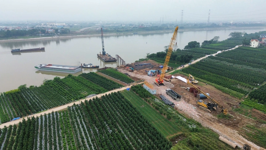 Thi công tốc lực, 2 cây cầu trọng điểm hơn 6.000 tỷ thuộc Vành đai 4 vùng Thủ đô đạt dấu mốc quan trọng- Ảnh 2. Thi công tốc lực, 2 cây cầu trọng điểm hơn 6.000 tỷ thuộc Vành đai 4 vùng Thủ đô đạt dấu mốc quan trọng- Ảnh 2.