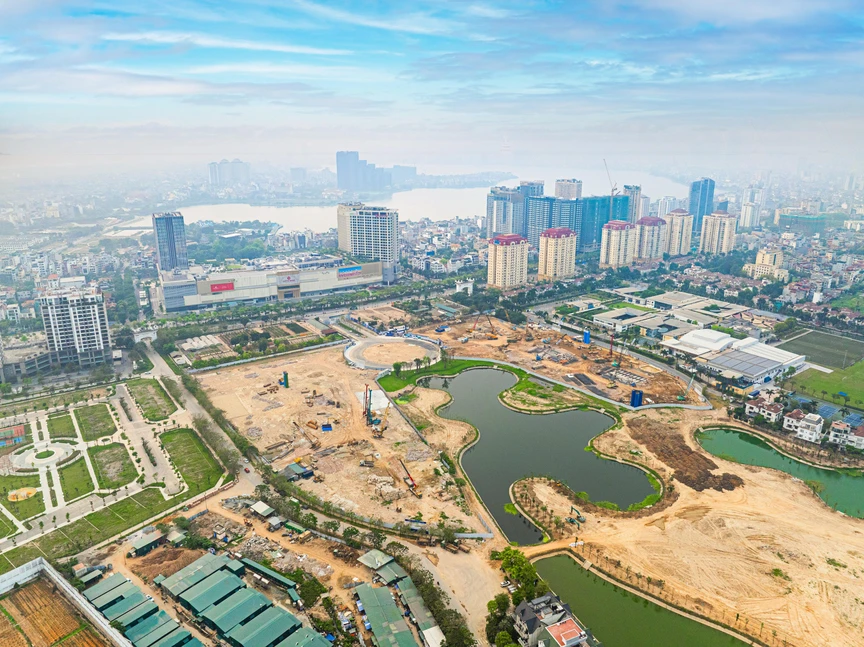 Cập nhật tiến độ siêu tổ hợp hàng hiệu Tây Hồ Tây: Nhân công, thiết bị đổ bộ - tăng tốc thi công cả ngày lẫn đêm - Ảnh 1. Cập nhật tiến độ siêu tổ hợp hàng hiệu Tây Hồ Tây: Nhân công, thiết bị đổ bộ - tăng tốc thi công cả ngày lẫn đêm - Ảnh 1.