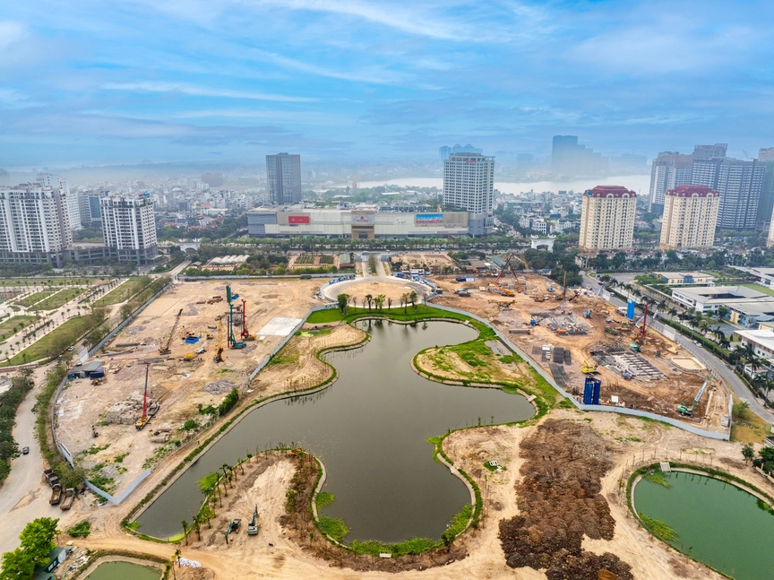 Cập nhật tiến độ siêu tổ hợp hàng hiệu Tây Hồ Tây: Nhân công, thiết bị đổ bộ - tăng tốc thi công cả ngày lẫn đêm - Ảnh 2. Cập nhật tiến độ siêu tổ hợp hàng hiệu Tây Hồ Tây: Nhân công, thiết bị đổ bộ - tăng tốc thi công cả ngày lẫn đêm - Ảnh 2.