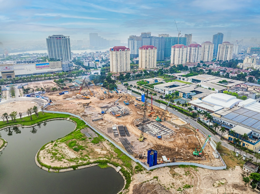 Cập nhật tiến độ siêu tổ hợp hàng hiệu Tây Hồ Tây: Nhân công, thiết bị đổ bộ - tăng tốc thi công cả ngày lẫn đêm - Ảnh 3. Cập nhật tiến độ siêu tổ hợp hàng hiệu Tây Hồ Tây: Nhân công, thiết bị đổ bộ - tăng tốc thi công cả ngày lẫn đêm - Ảnh 3.