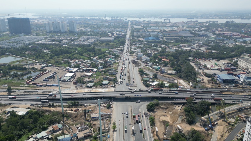 Sắp hoàn thành nút giao thông 4 tầng đầu tiên của TP. HCM, giúp giải cứu kẹt xe cửa ngõ phía Đông- Ảnh 2.