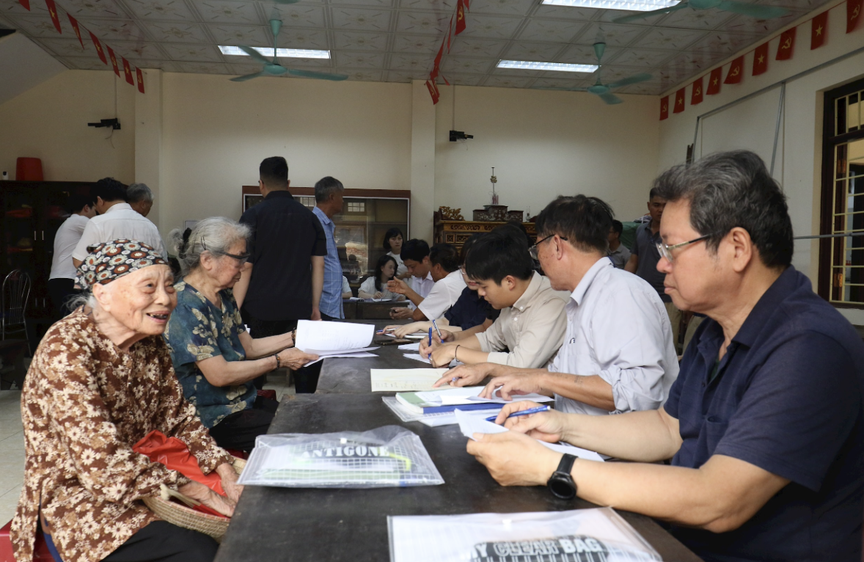 Gần 600 hộ dân phấn khởi nhận tiền bồi thường tại đại dự án 925.000 tỷ của Vingroup- Ảnh 1.