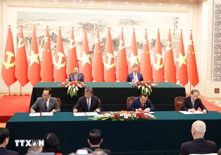 Việt Nam - Trung Quốc ký kết nhiều văn kiện quan trọng: Siêu dự án đường sắt 8,4 tỷ USD đi qua 6 tỉnh thành đạt bước tiến mới- Ảnh 1.