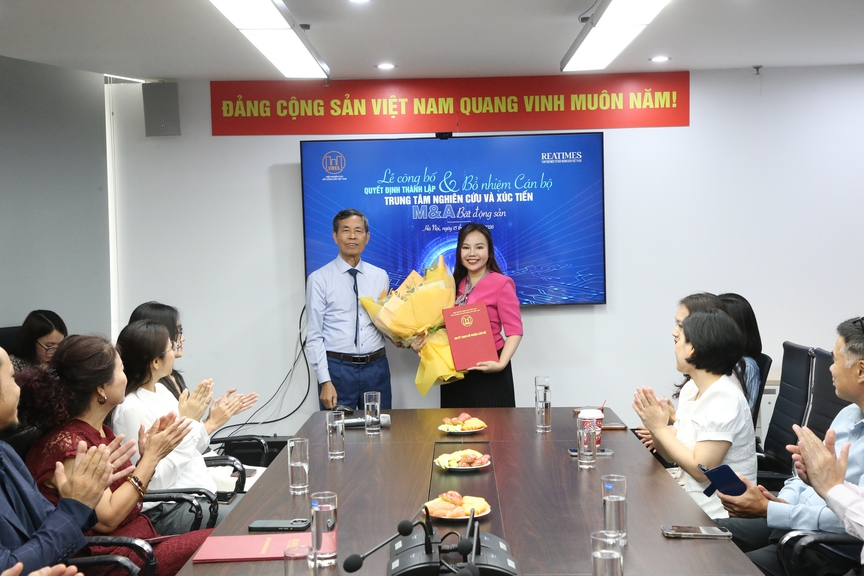 Công bố quyết định thành lập và bổ nhiệm cán bộ Trung tâm Nghiên cứu - Xúc tiến M&A Bất động sản- Ảnh 2. Công bố quyết định thành lập và bổ nhiệm cán bộ Trung tâm Nghiên cứu - Xúc tiến M&A Bất động sản- Ảnh 2.