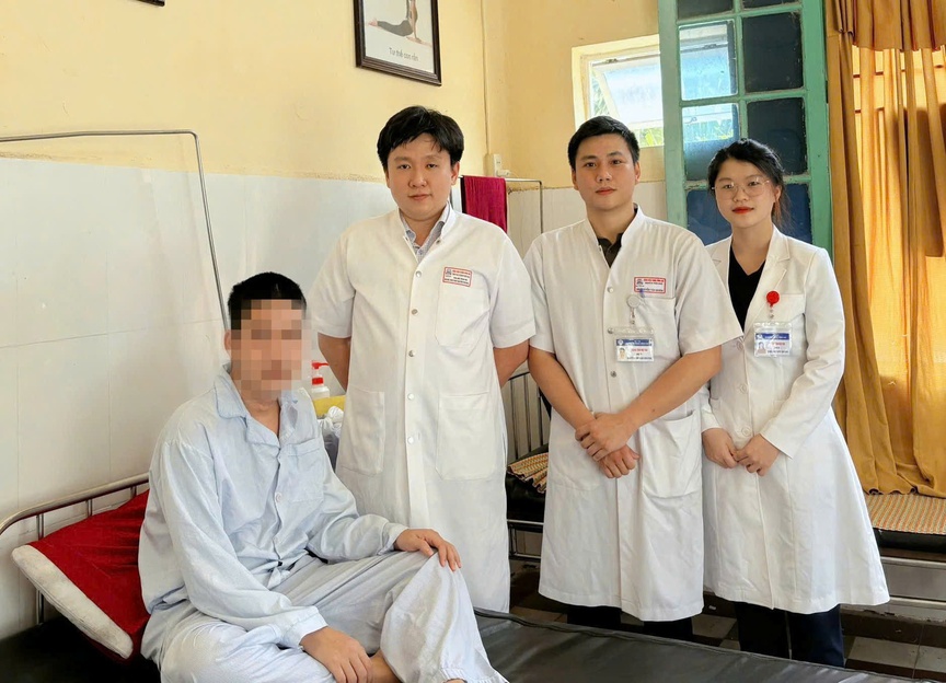 Bệnh viện Trung ương Huế: Kịp thời cứu sống bệnh nhân nuốt 3 bàn chải răng- Ảnh 1.