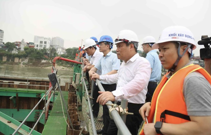 Chỉ 1 năm nữa, siêu cầu 16.000 tỷ mang tên danh tướng huyền thoại bắc qua dòng sông biểu tượng của Thủ đô chính thức hoàn thành- Ảnh 1. Chỉ 1 năm nữa, siêu cầu 16.000 tỷ mang tên danh tướng huyền thoại bắc qua dòng sông biểu tượng của Thủ đô chính thức hoàn thành- Ảnh 1.