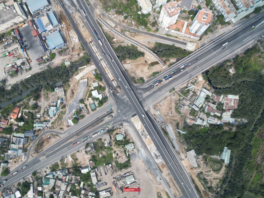 Khởi công gần 10 năm, nút giao thông 4 tầng đầu tiên tại TP giàu nhất Việt Nam tiếp tục lùi thời hạn về đích- Ảnh 3.