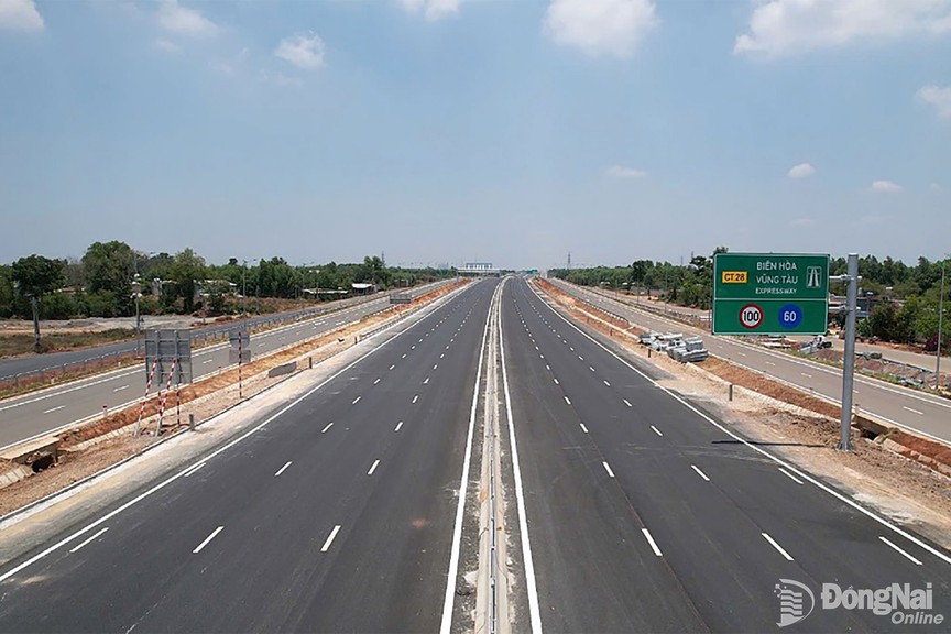 Chỉ hơn 10 ngày nữa, sẽ chính thức thông xe 18km tuyến chính cao tốc nối 2 tỉnh thành giàu nhất Việt Nam- Ảnh 1.