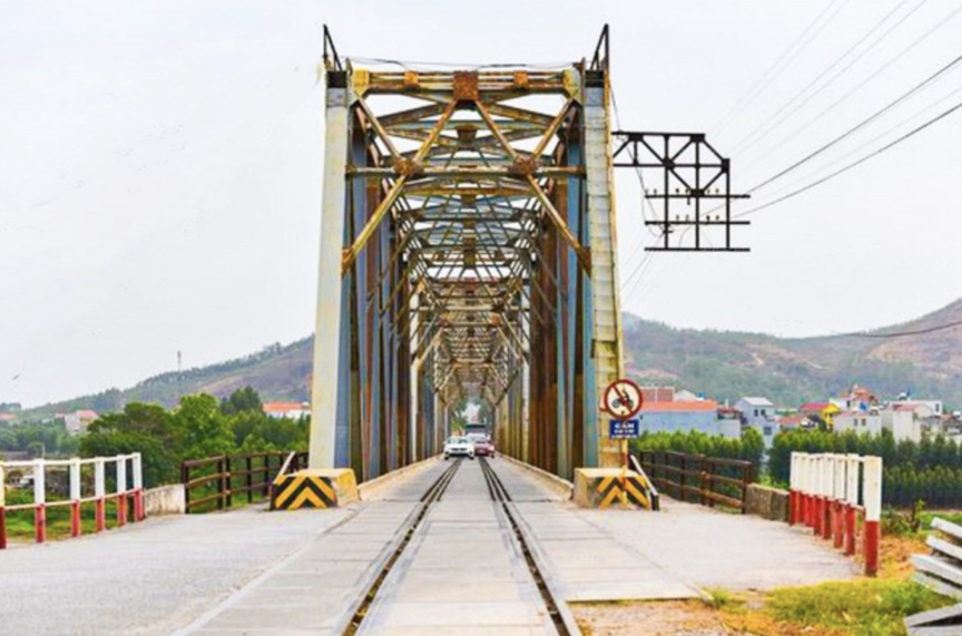 Sắp phá dỡ cây cầu duy nhất ở Việt Nam có đường sắt chung đường bộ- Ảnh 3.