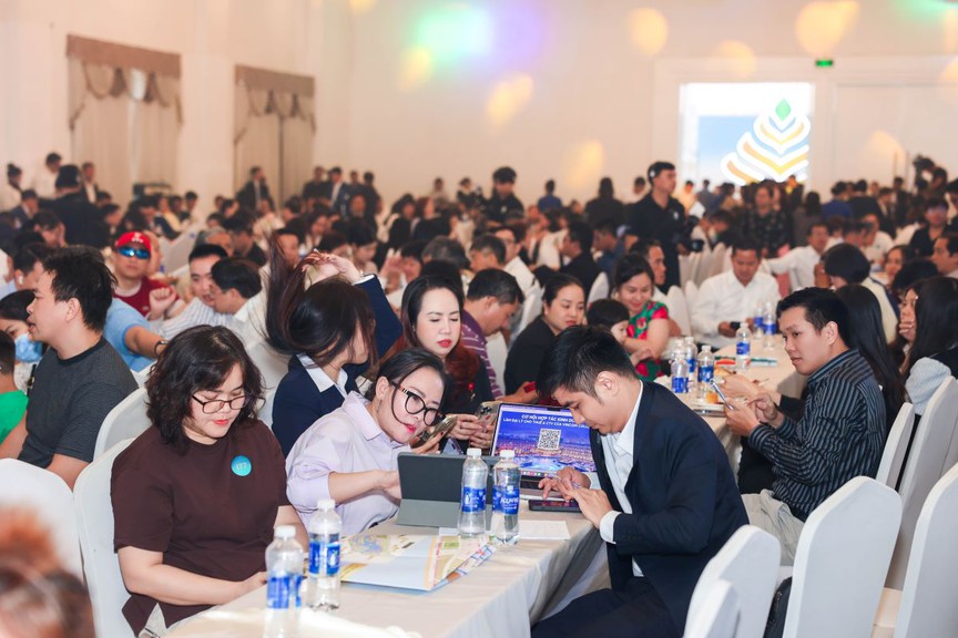 Mua nhà Vinhomes nửa thập kỷ không lo lãi suất: Khách hàng phấn khích, đại lý tư vấn "cháy máy"- Ảnh 1.