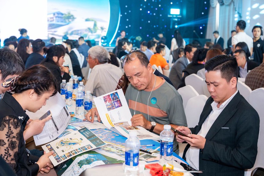 Mua nhà Vinhomes nửa thập kỷ không lo lãi suất: Khách hàng phấn khích, đại lý tư vấn "cháy máy"- Ảnh 2.