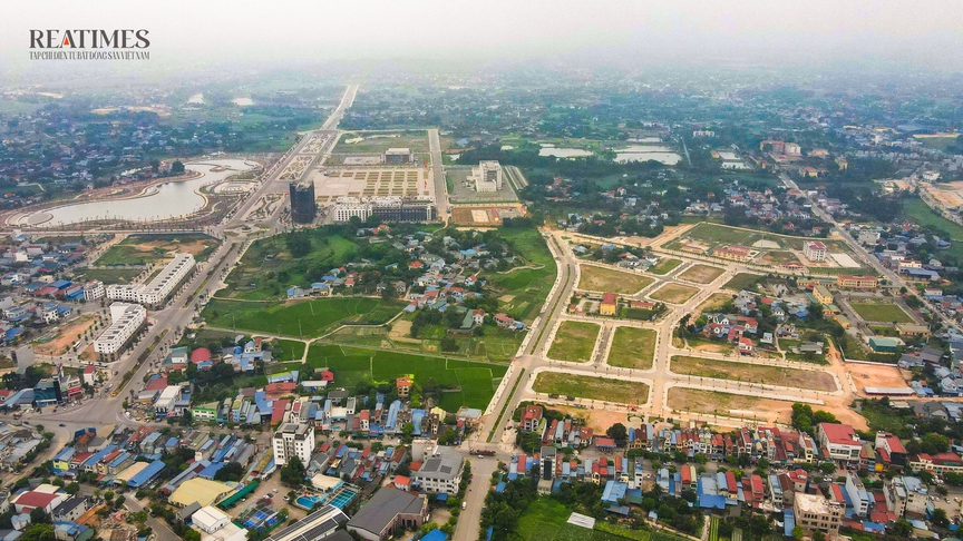 Thái Nguyên: "Ăn ké" nhiều tiện ích bên ngoài, shophouse Square City vẫn vắng người ở- Ảnh 1.