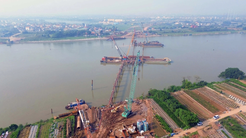 Sau 8 tháng khởi công, siêu cầu gần 12.000 tỷ bắc qua dòng sông biểu tượng của Thủ đô sắp bước vào giai đoạn then chốt- Ảnh 1.