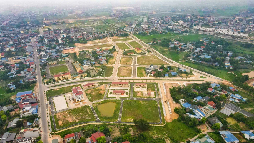 Thái Nguyên: "Ăn ké" nhiều tiện ích bên ngoài, shophouse Square City vẫn vắng người ở- Ảnh 4.