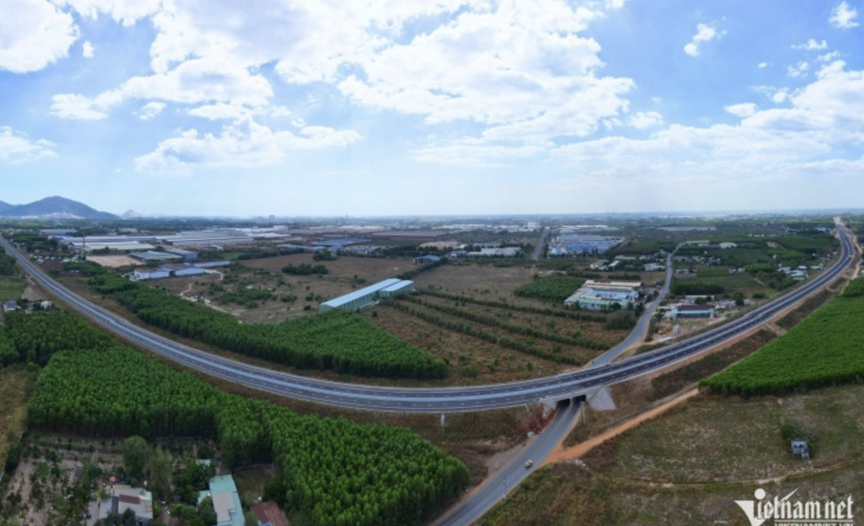 Khoảng 1 tuần nữa, chính thức thông xe cao tốc 18.000 tỷ kết nối 2 tỉnh thành giàu nhất Việt Nam- Ảnh 1.