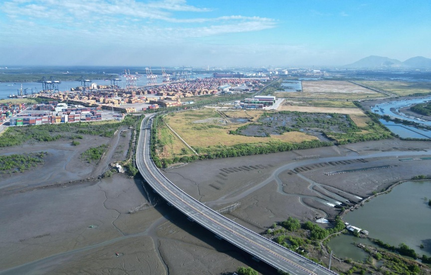 Việt Nam sắp hình thành siêu cảng gần 51.000 tỷ: Quy mô 351ha, cửa ngõ xuất nhập khẩu đi thẳng châu Âu, Mỹ- Ảnh 2.
