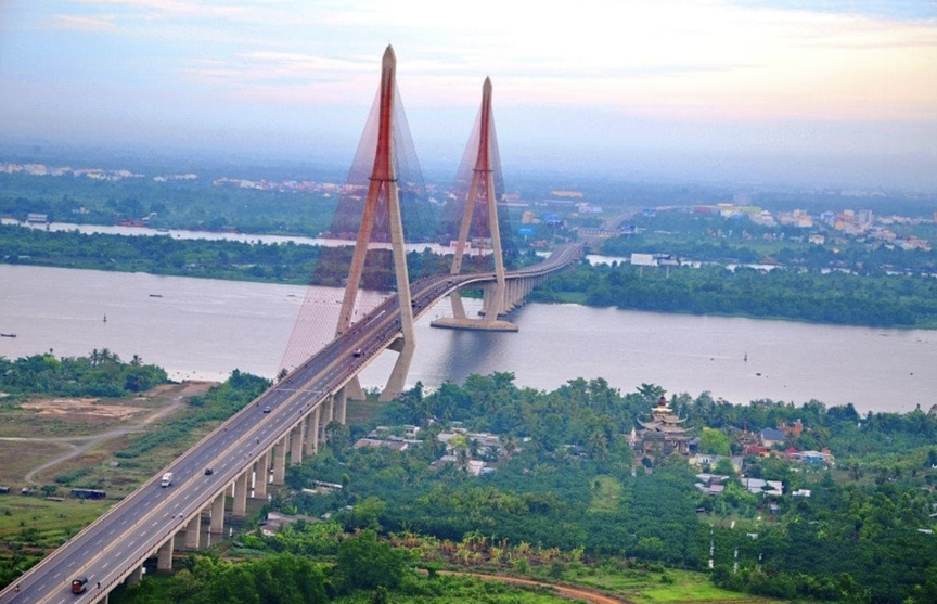 Cây cầu độc đạo kết nối loạt tỉnh thành miền Tây đến TP. HCM: Từng giữ kỷ lục Đông Nam Á, nay nguy cơ quá tải- Ảnh 1.