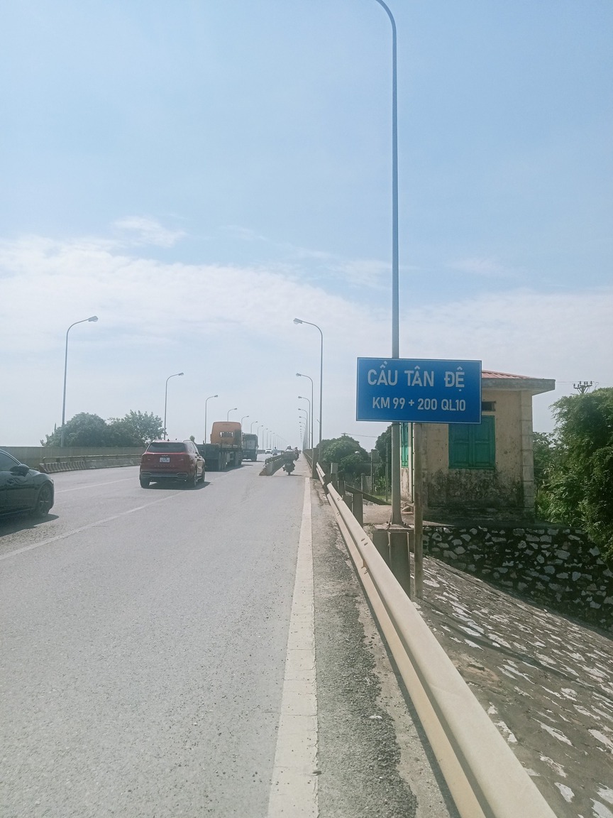Cây cầu kết nối trực tiếp 2 ‘vựa lúa miền Bắc’, kết thúc sứ mệnh lịch sử của bến phà trăm năm tuổi- Ảnh 1. Cây cầu kết nối trực tiếp 2 ‘vựa lúa miền Bắc’, kết thúc sứ mệnh lịch sử của bến phà trăm năm tuổi- Ảnh 1.