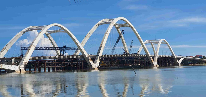 Cầu vòm thép nghìn tỷ tại tỉnh hẹp nhất Việt Nam đã sáng đèn nhưng chưa thể thông xe, lãnh đạo địa phương trực tiếp vào cuộc- Ảnh 3.