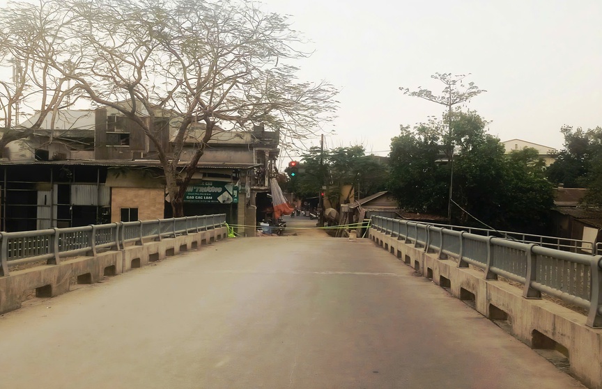 TP. Huế: Cầu xây xong, nhưng vẫn “bít đường”- Ảnh 1.