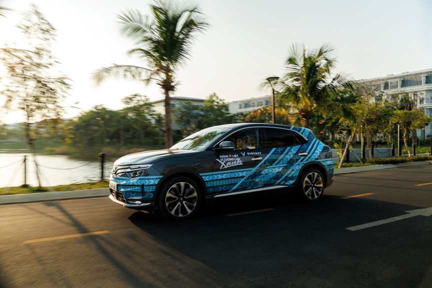 “Xe gia đình phải cỡ này mới chuẩn”: Khách hàng Việt giải thích tại sao VinFast VF 8 Eco là lựa chọn an toàn và tiện nghi nhất hiện nay- Ảnh 1.