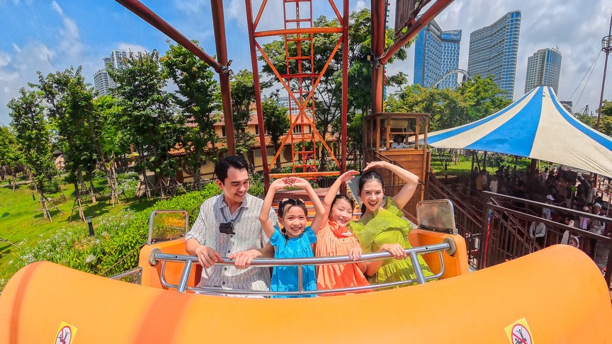 Nghỉ Giỗ Tổ và 30/4: đến Sun World Ha Long check-in cờ hoa rực rỡ, xem carnival, trải nghiệm ẩm thực giữa tầng mây - Ảnh 1.